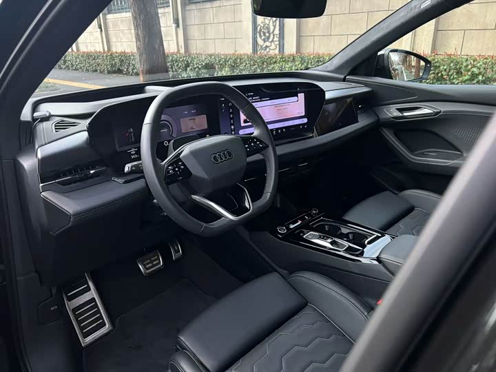 Фото 5 - Audi Q6L e-tron