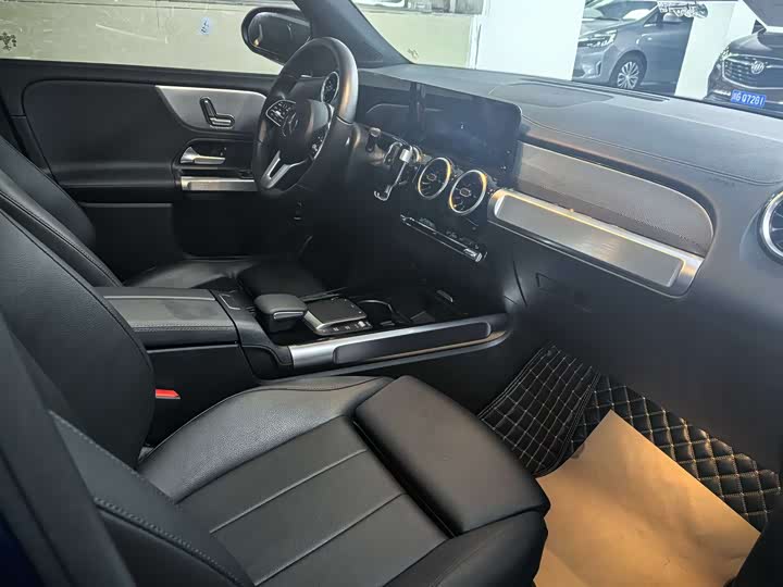 Фото 7 - Mercedes-Benz GLB-Class