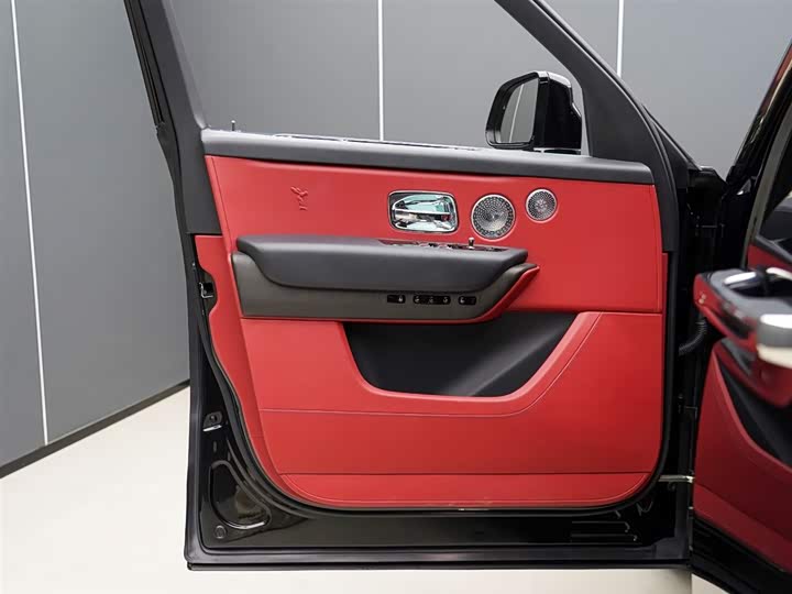 Фото 7 - Rolls-Royce Cullinan