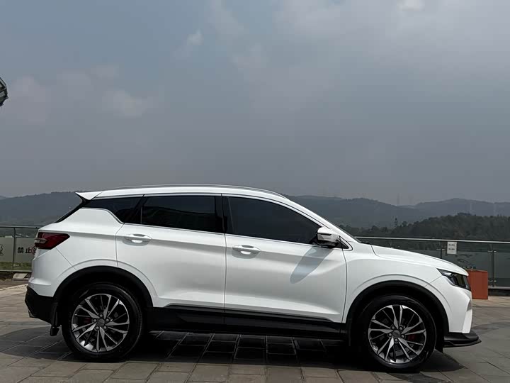 Фото 4 - Geely Coolray