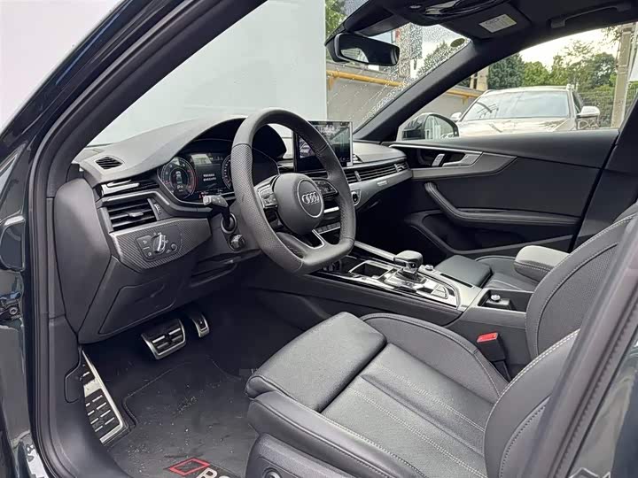 Фото 8 - Audi A4L