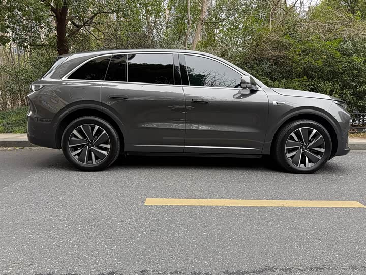 Photo 2 - LiXiang L6