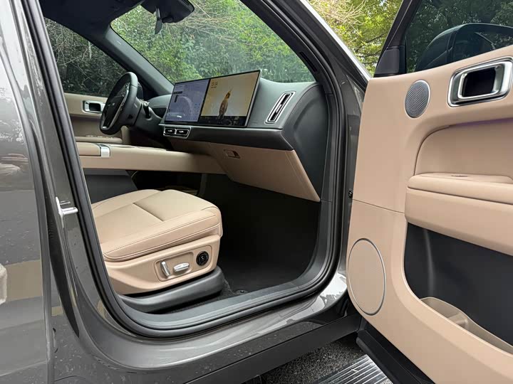 Photo 8 - LiXiang L6