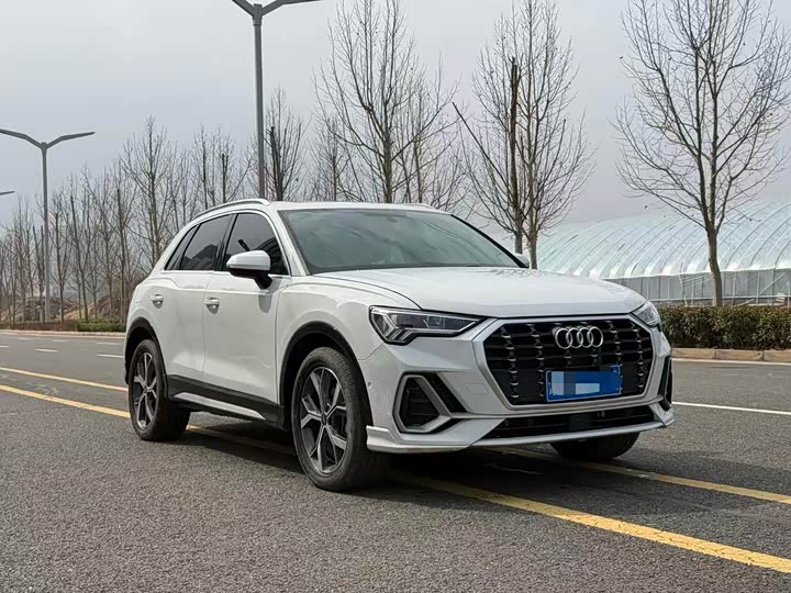 Photo 3 - Audi Q3