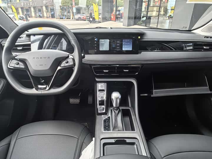 Фото 8 - Roewe i5