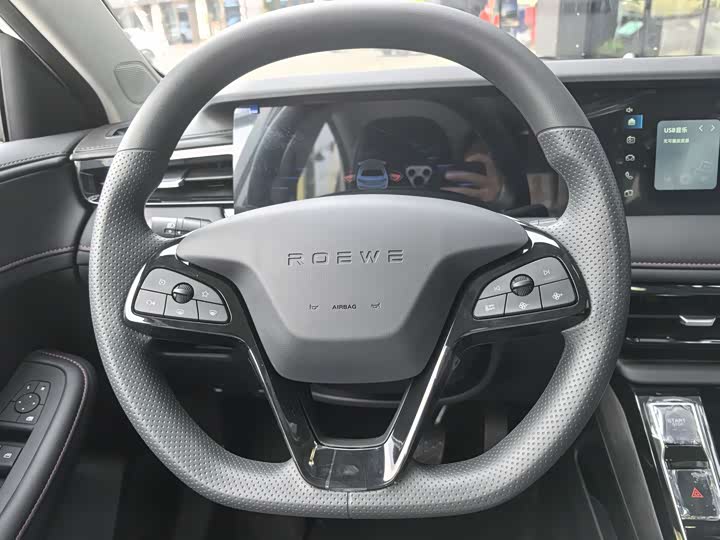 Фото 9 - Roewe i5