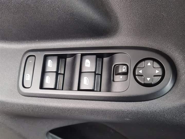 Фото 9 - Citroen C3-XR