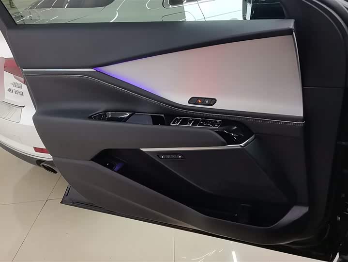 Фото 7 - Cadillac GT4