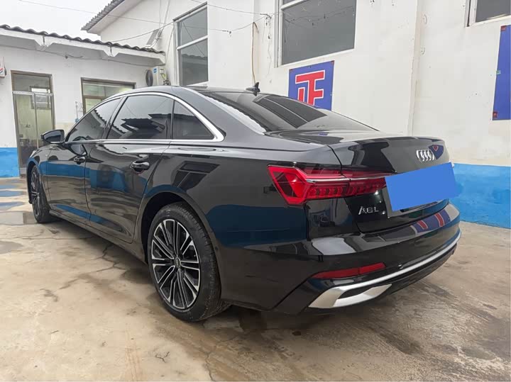 Фото 4 - Audi A6L