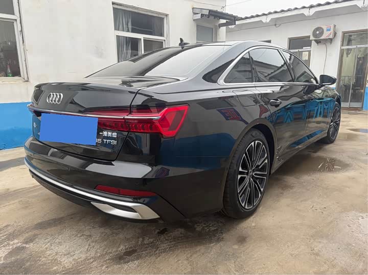 Фото 6 - Audi A6L