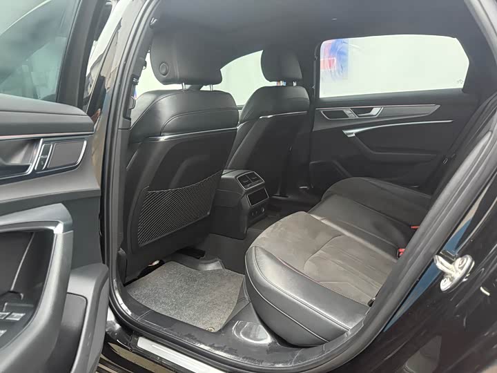 Фото 8 - Audi A6L