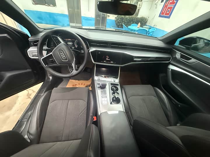 Фото 9 - Audi A6L