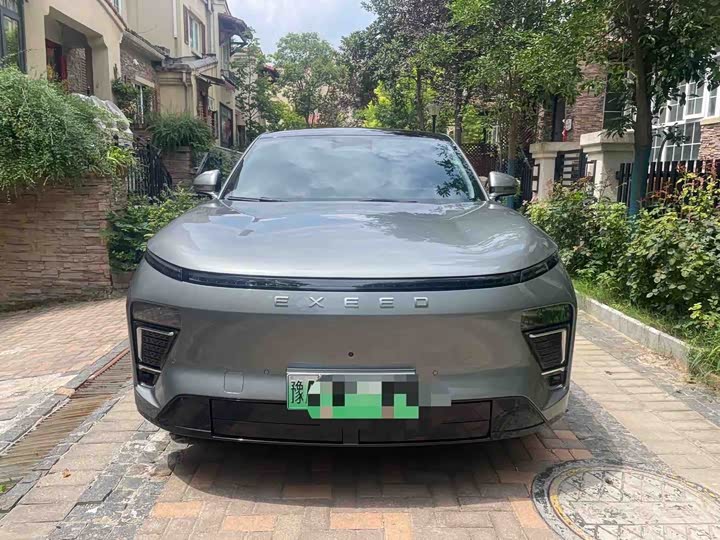 Photo 2 - Exeed Sterra ET