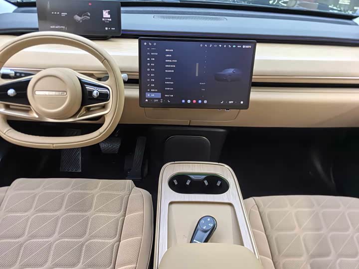 Photo 5 - Exeed Sterra ET