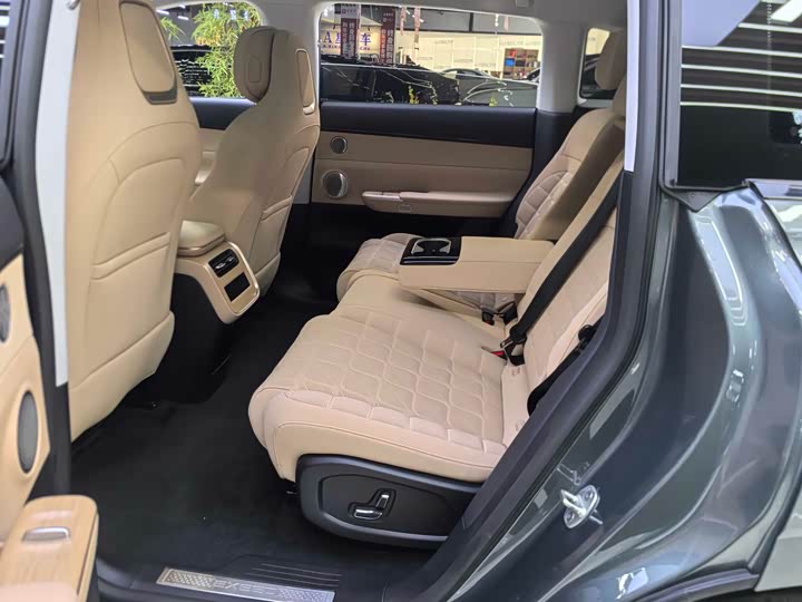 Photo 8 - Exeed Sterra ET