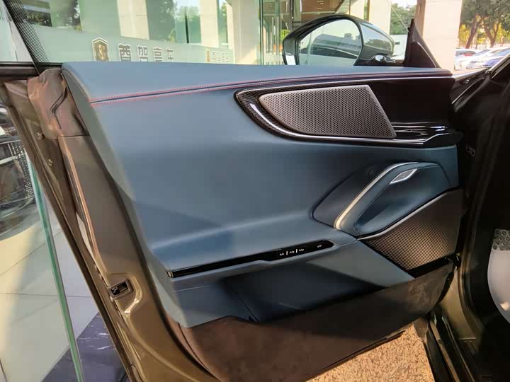 Photo 5 - Ferrari Purosangue