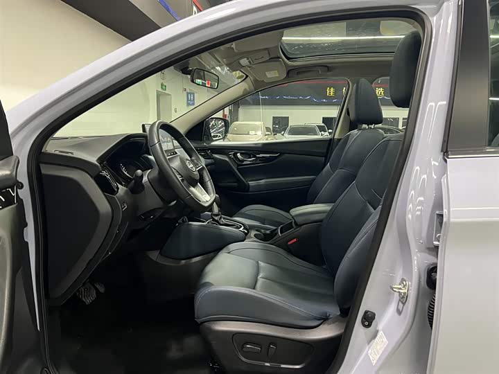 Photo 8 - Nissan Qashqai