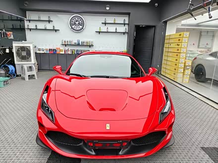 Photo 1 - Ferrari F8