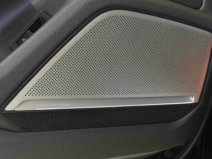 Фото 4 - Audi A6L