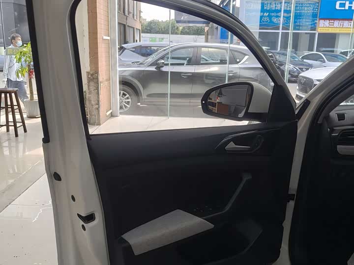 Фото 3 - Volkswagen Tharu