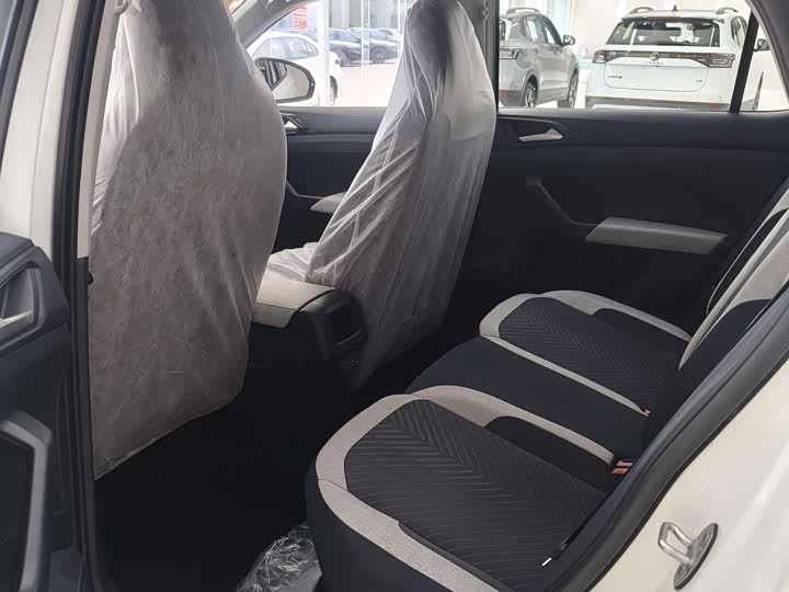 Фото 8 - Volkswagen Tharu