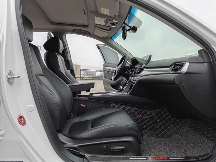 Photo 8 - Honda Accord