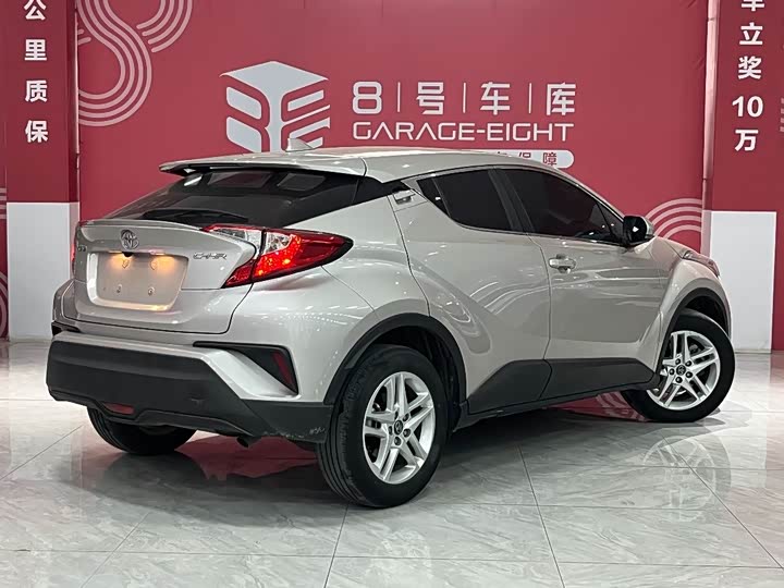 Фото 6 - Toyota C-HR