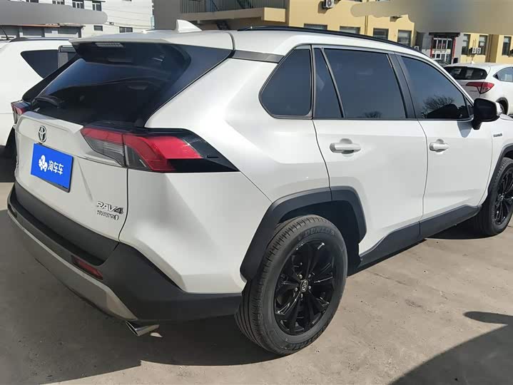 Фото 3 - Toyota RAV4