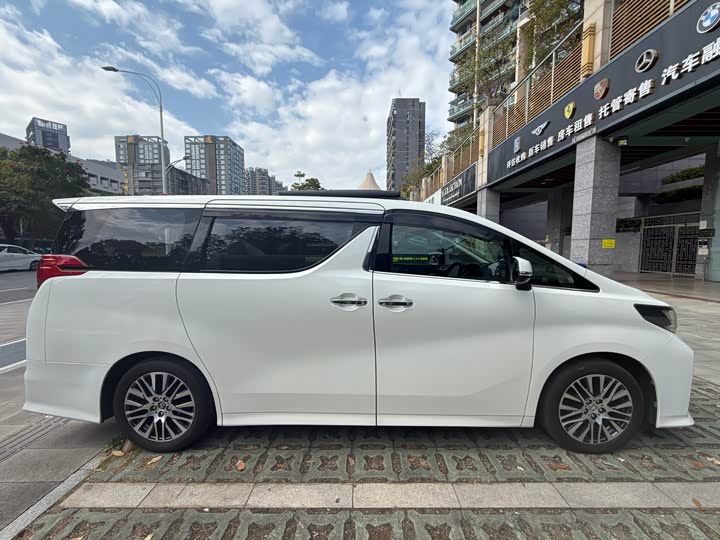 Фото 4 - Toyota Alphard