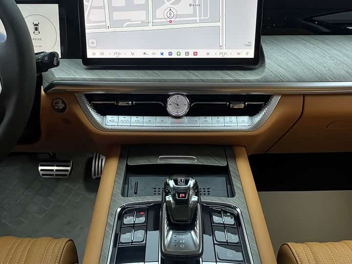 Photo 7 - Tank 500 Hybrid