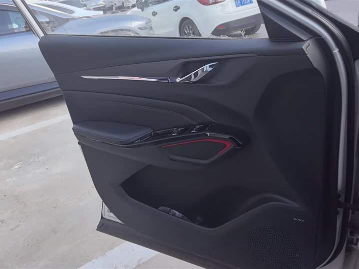 Фото 7 - Changan X5 Plus