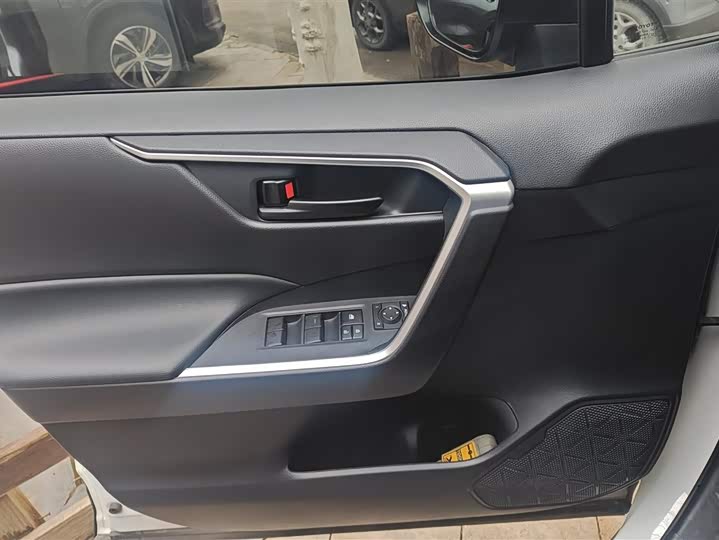 Photo 7 - Toyota Wildlander