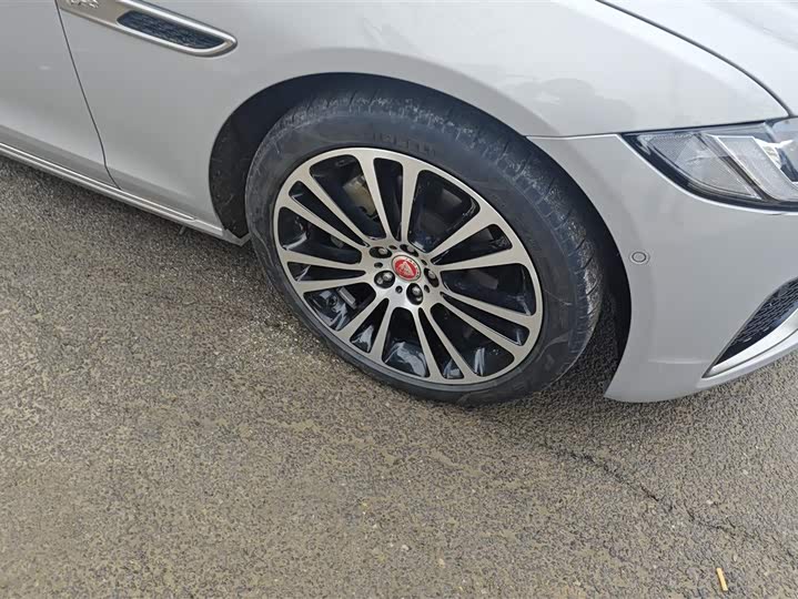 Фото 6 - Jaguar XF L