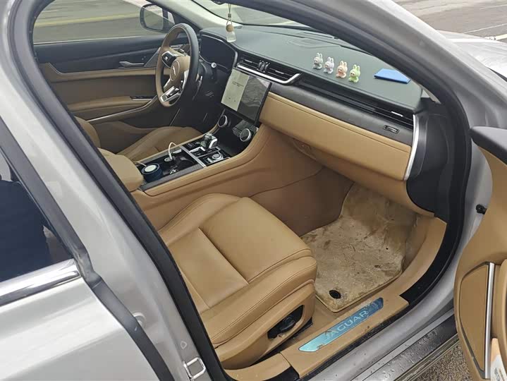 Фото 8 - Jaguar XF L