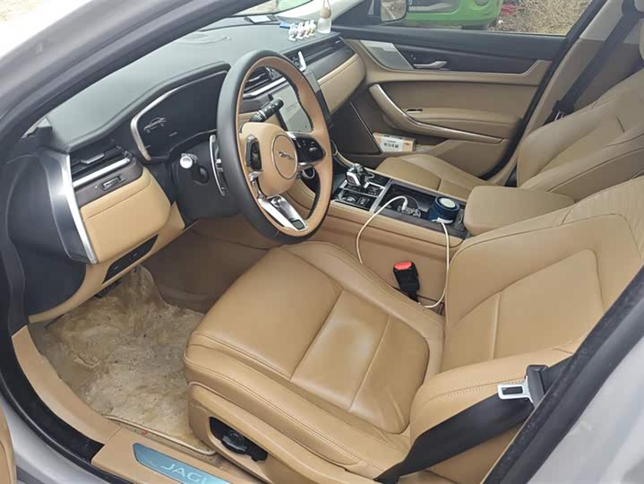 Фото 9 - Jaguar XF L