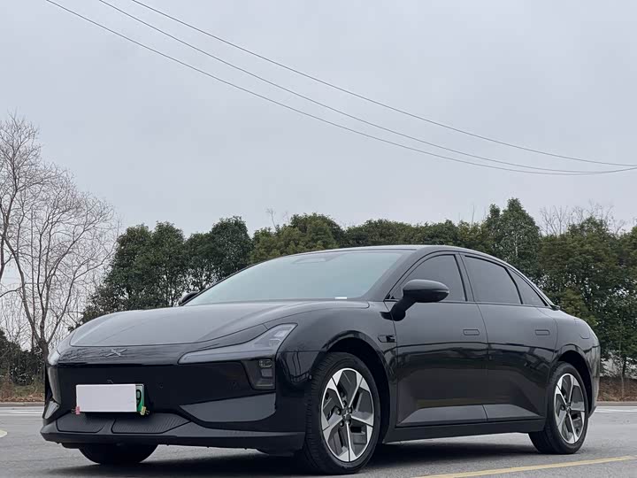 Фото 1 - XPeng Mona M03