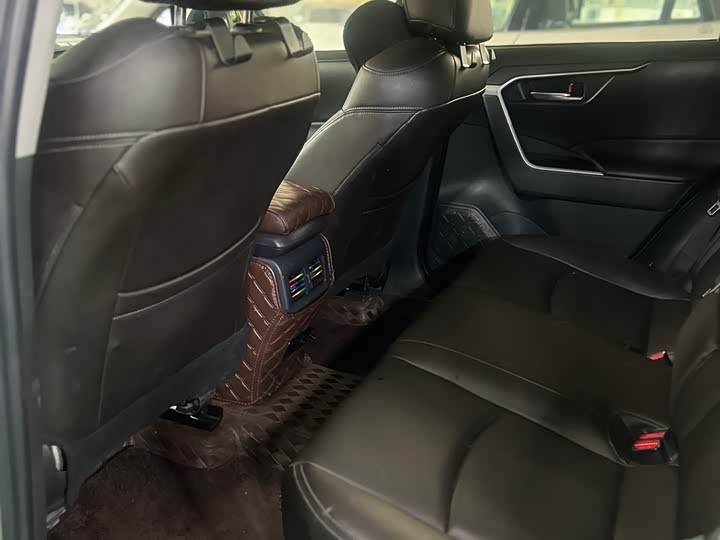 Фото 5 - Toyota RAV4