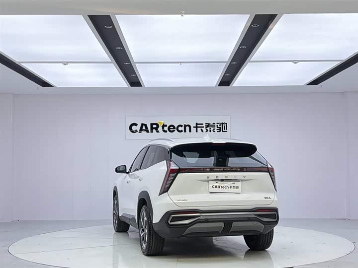 Фото 3 - Geely Atlas L