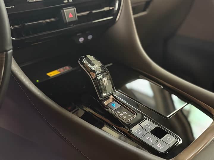 Photo 9 - Toyota Vellfire