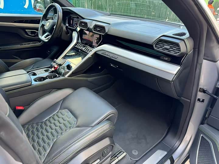 Фото 4 - Lamborghini Urus