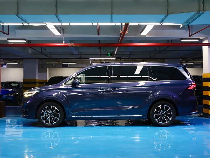 Photo 2 - Roewe iMax 8