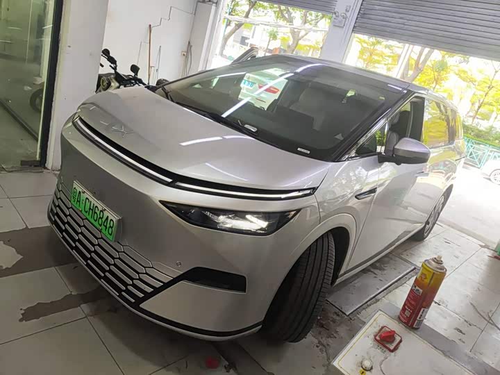 Фото 1 - XPeng X9