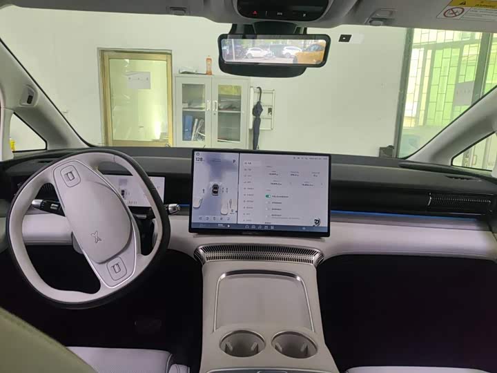 Фото 3 - XPeng X9