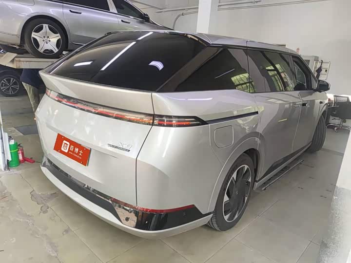 Фото 4 - XPeng X9