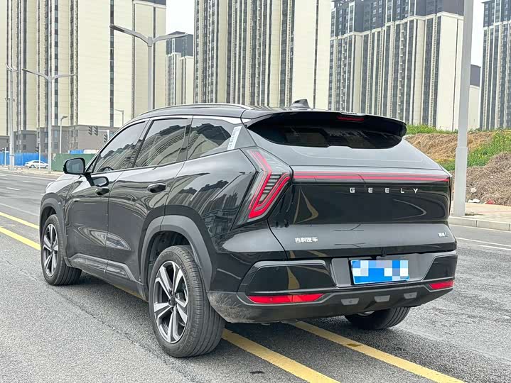 Фото 9 - Geely Atlas L