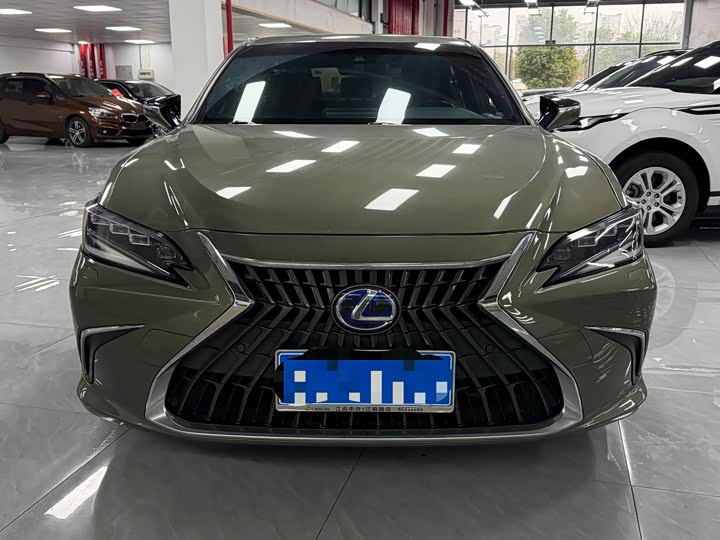 Фото 2 - Lexus ES