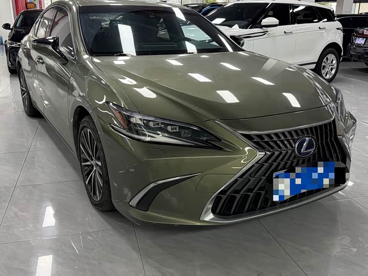 Фото 3 - Lexus ES