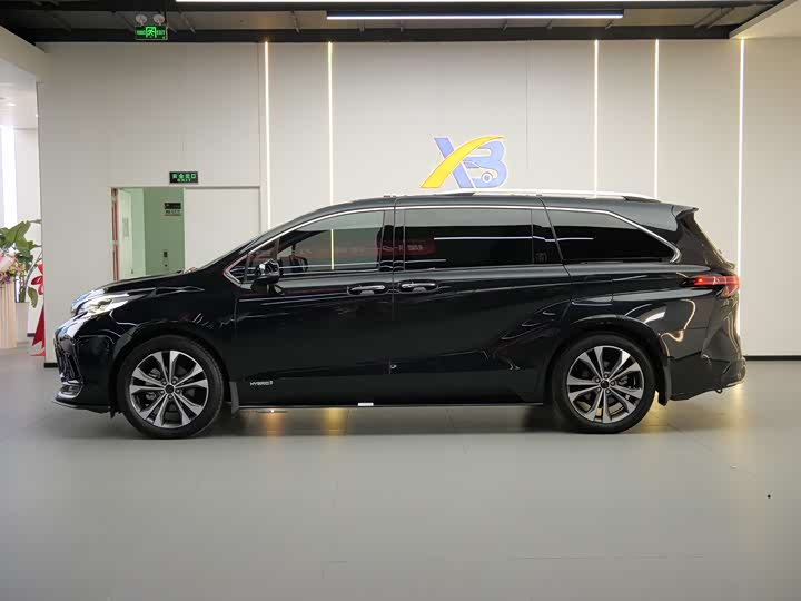 Фото 4 - Toyota Granvia