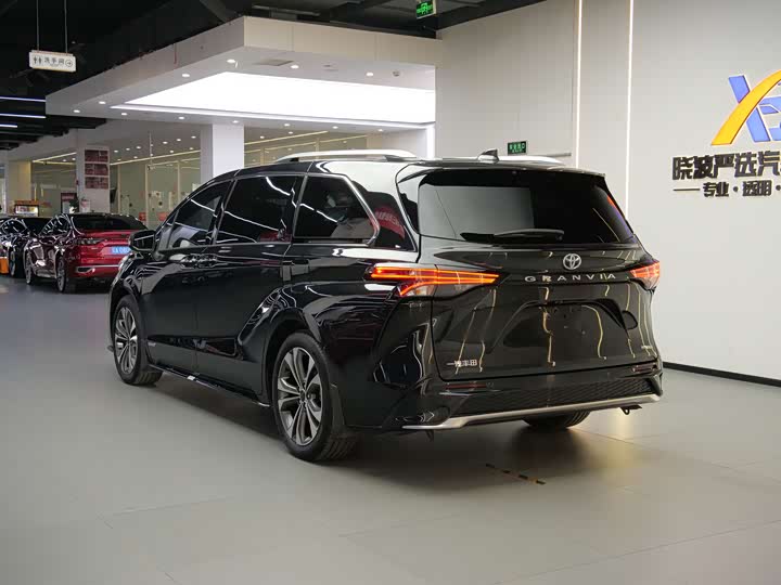 Фото 5 - Toyota Granvia