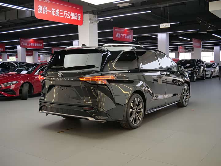 Фото 7 - Toyota Granvia